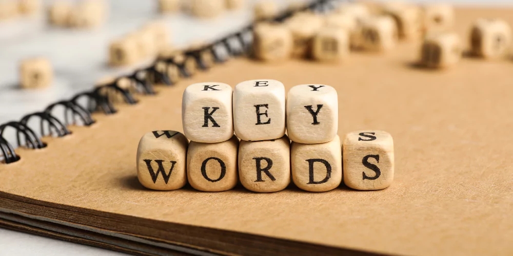 What are the types of keywords